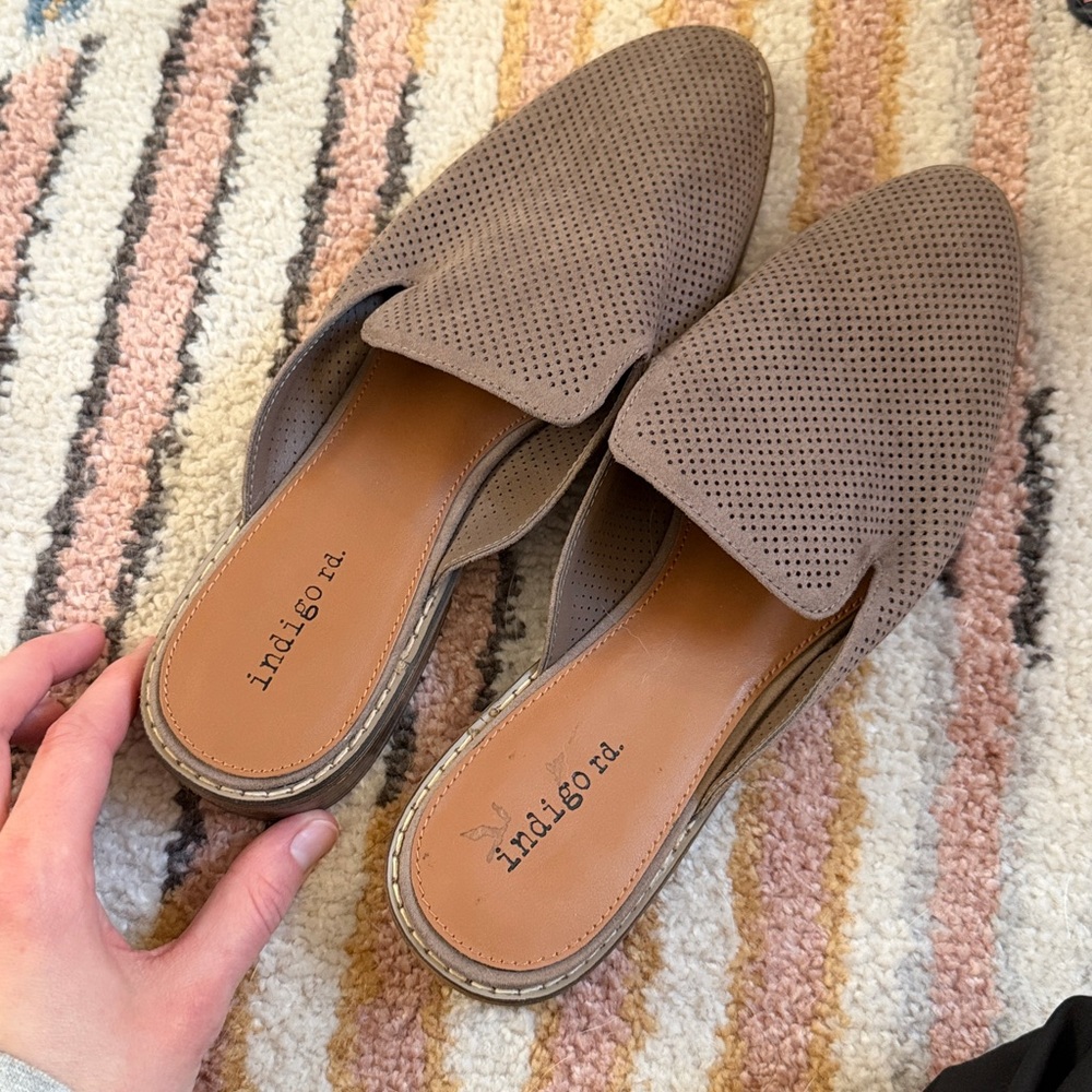 Indigo Women's Perforated tan Flats
